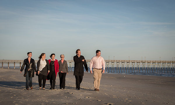 Sloane Family strolls along the beach together